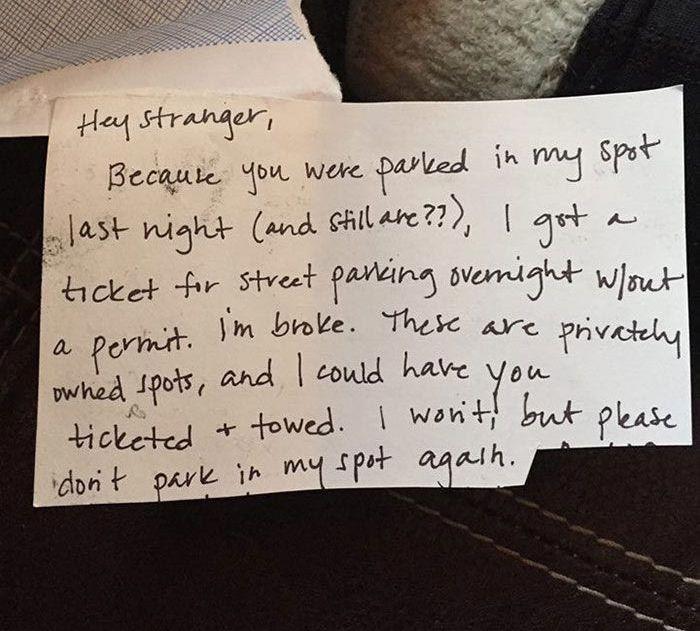 Женщина оставила записку владельцу машины, укравшему ее парковочное место, и получила неожиданный ответ