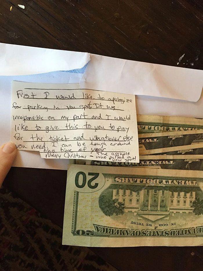 Женщина оставила записку владельцу машины, укравшему ее парковочное место, и получила неожиданный ответ