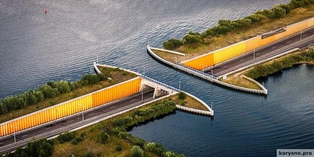 В Голландии построили водный мост, который ломает все законы физики