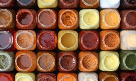 10 полезных соусов, которые заменят кетчуп и майонез