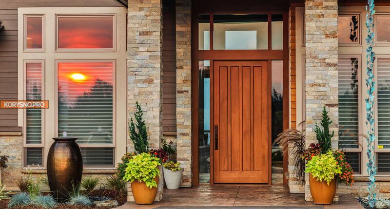 Входная дверь: 4 способа повысить практичность и оригинальность двери