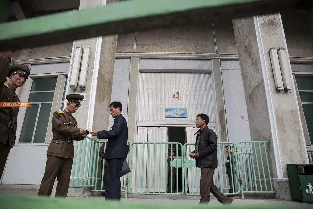 Свежие фотографии обыденной жизни в Северной Корее (27 фото)