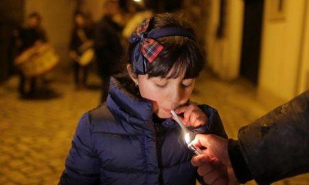 Праздник курящих детей в Португалии (фото)