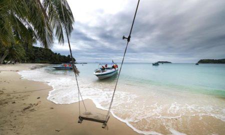 10 нелепых законов туристических стран, которые могут испортить ваш отпуск