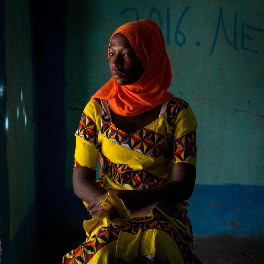 «Это сделает тебя спокойнее»: Истории женщин, которым сделали обрезание