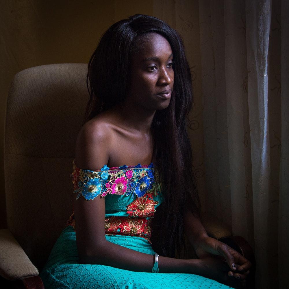 «Это сделает тебя спокойнее»: Истории женщин, которым сделали обрезание