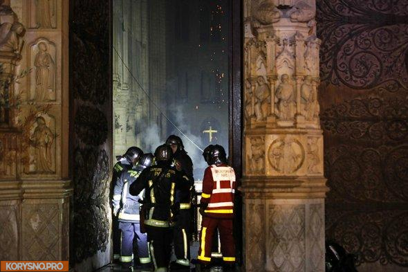 Что погибло и что уцелело в соборе Парижской Богоматери. Фотографии