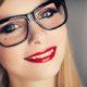 22 полезные хитрости для тех, кто носит очки