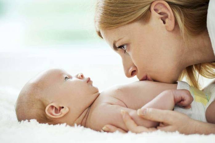 Правда и мифы: ученые выяснили, какие продукты в рационе кормящей мамы вызывают колики у ребенка