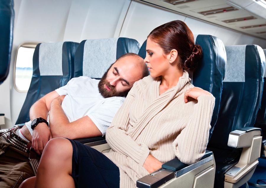 18 вещей, которые никогда не стоит делать в самолёте