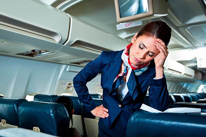 15 ужасных секретов, рассказанных стюардессами