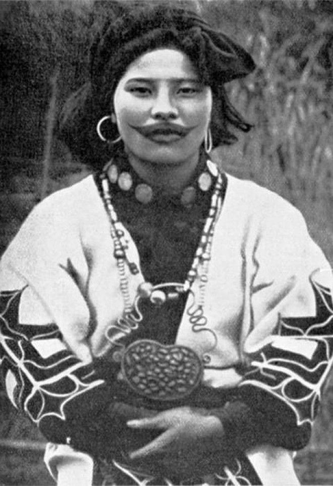Разгадка древней традиции: зачем женщины народности айну делали татуировки-улыбки