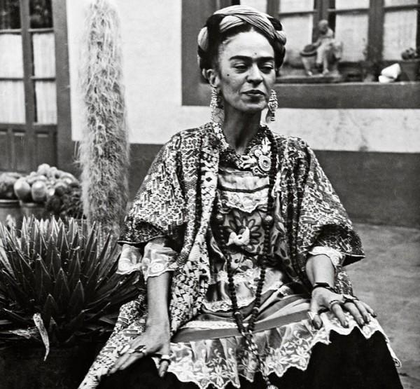 15 вдохновляющих цитат Фриды Кало — мексиканской художницы, которая добавила миру красок