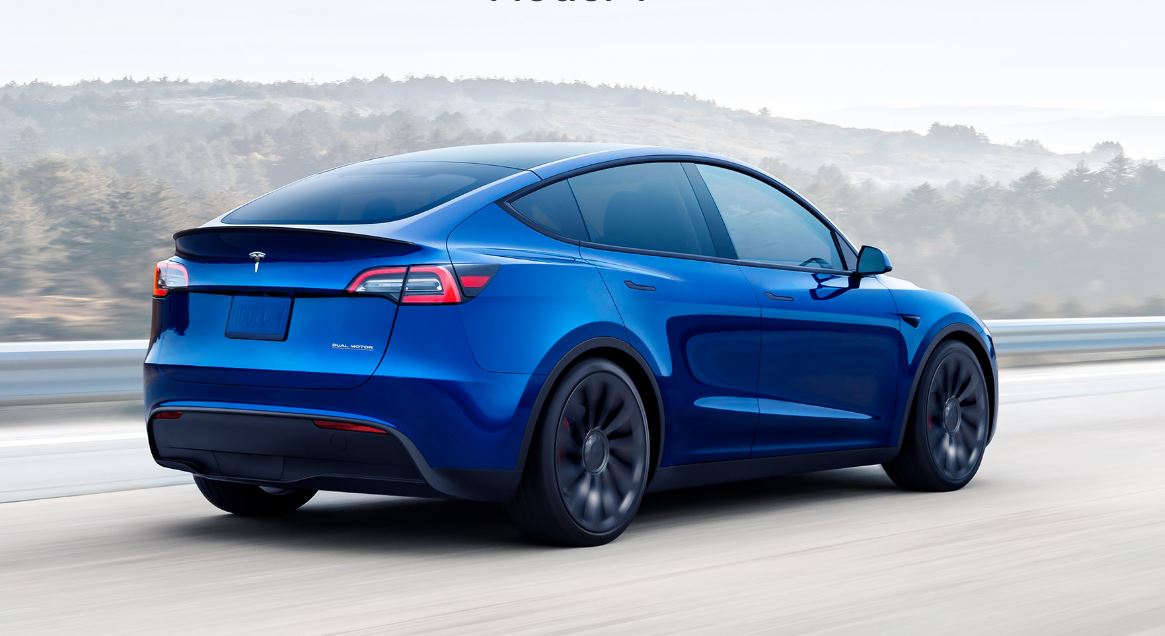 Обновлённая Tesla Model S получила штурвал вместо руля и сумасшедшую динамику